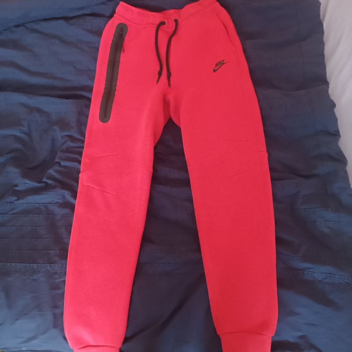 Продавам цял Nike tech! чисто нов!!!