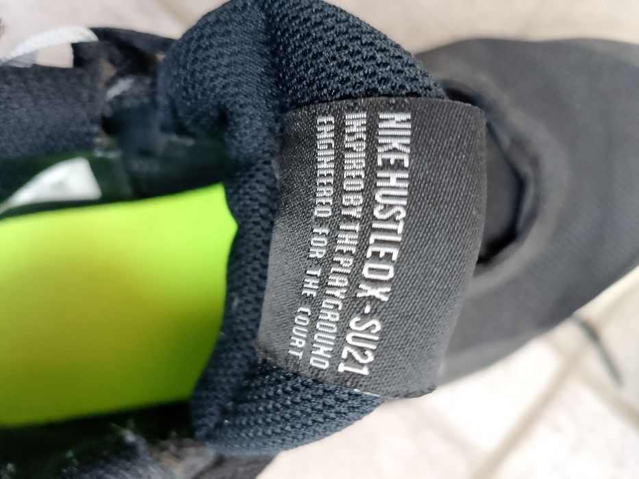 Nike team hustle d10 GS shoes