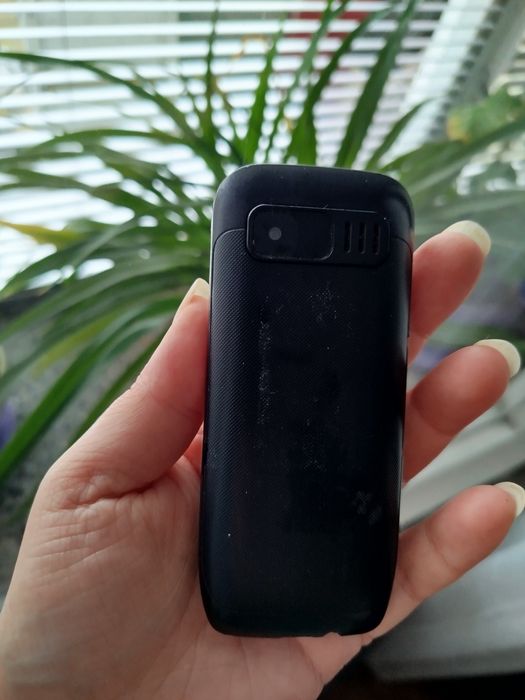 Телефон за части Max com