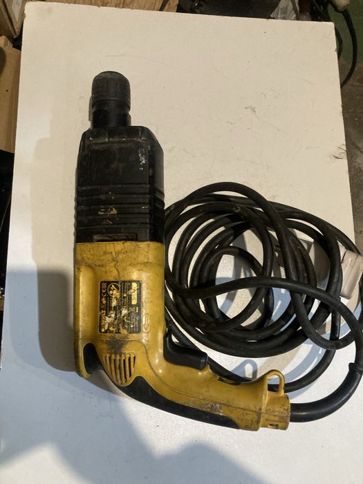 Rotopercutor Dewalt 650w cu defect