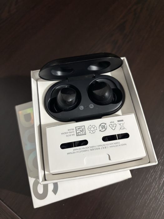 Samsung buds слушалки