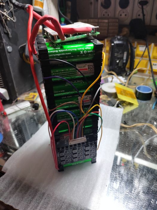 Сборка литий ионных акамумуляторов.