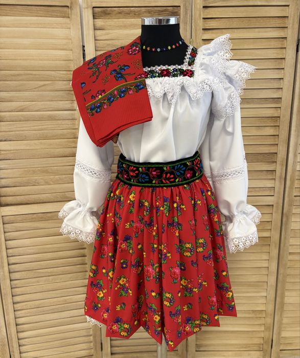 Costum de Maramureș pentru femei
