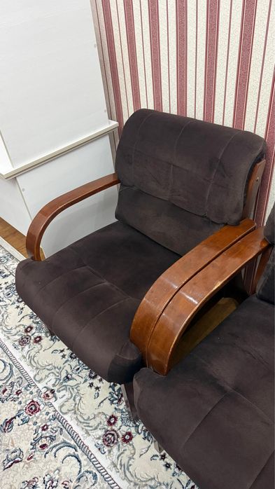 Продается комлект диван и 2 кресла