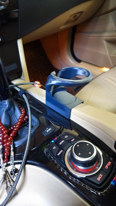 Поставка за чаша за BMW E60