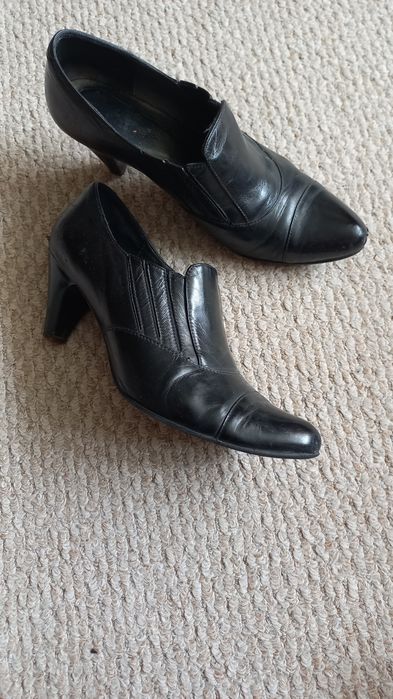 Продам осенние кожанные туфли