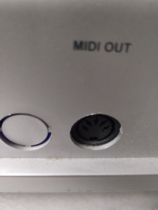 Ел.синтезатор с адаптер