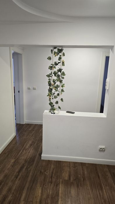 inchiriez apartament 4 camere