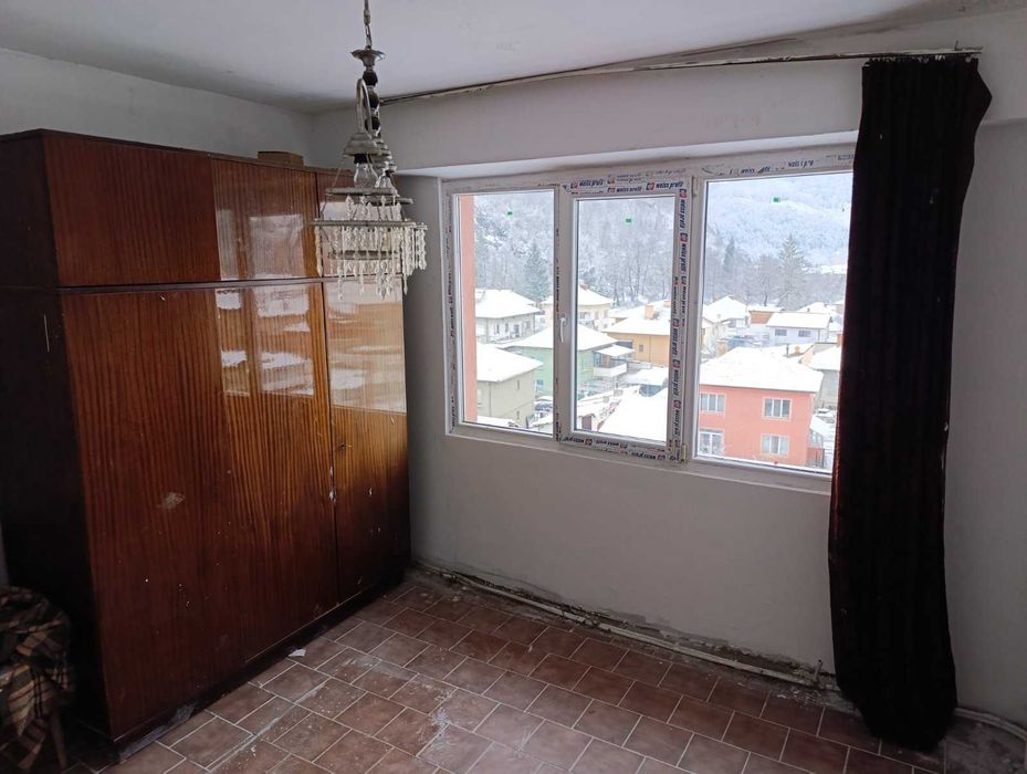 От собственик - светъл, топъл в новосаниран блок с оправен покрив