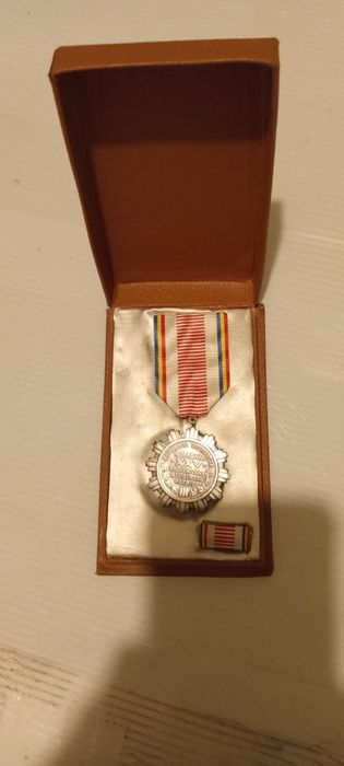 Medalie .de colecție an stare perfecta la cutie originala