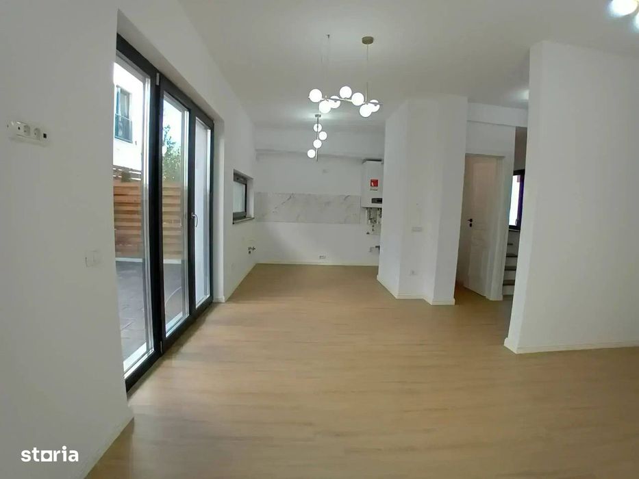 De Vânzare Casa Sisești 2 Cocosi!!