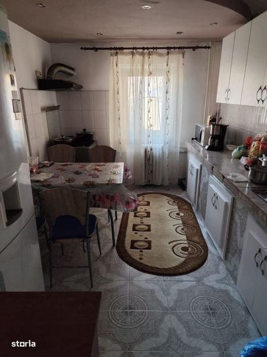 Apartament 4 camere, etaj 1, Craiovita Noua