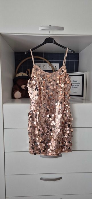 Къса рокля с пайети, нова с етикет