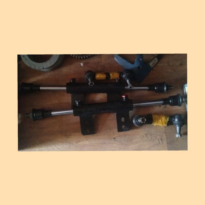 Двухсторонний цилиндр с кронштейном под насос дозатор МТЗ