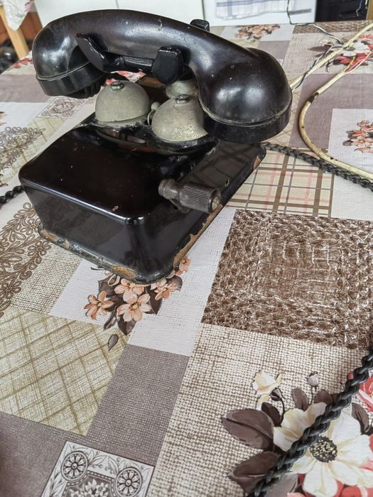 Telefon vechi cu manivela