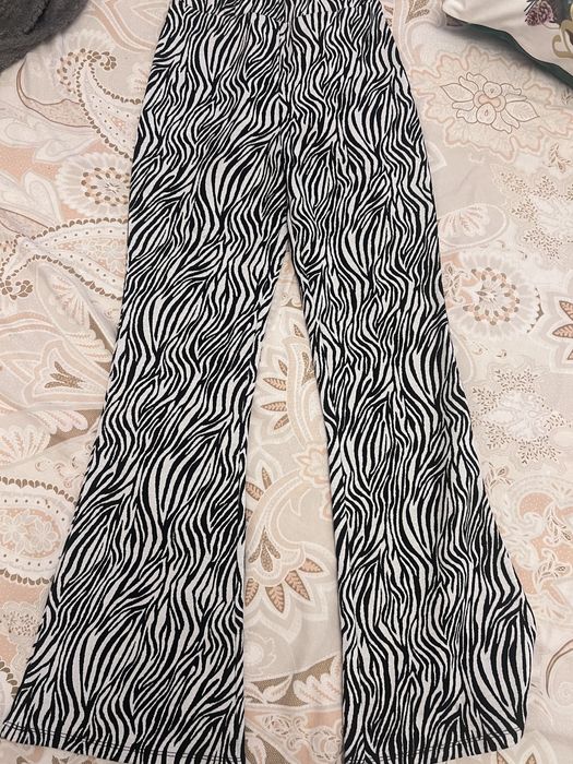 Compleu dama cu pantaloni evazati si bluza mai larga decat se vede