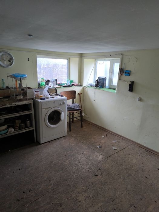 Двуетажна тухлена къща с гараж в село Дянково