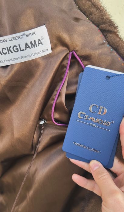 Новая шуба из натурального меха. Шуба в идеальном состоянии, не носили