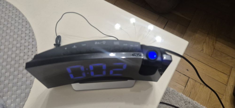 Ceas desteptator cu proiectie si radio Fm