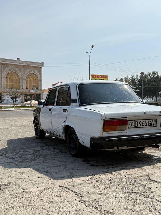 Vaz 2107 sotiladi