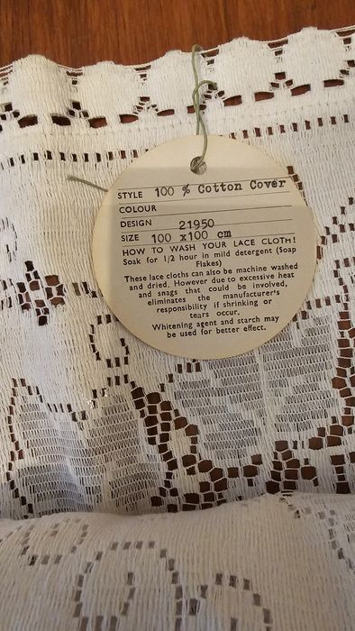 Ръчно плетена ковертюра за спалня, нови покривки за маса старо произв.