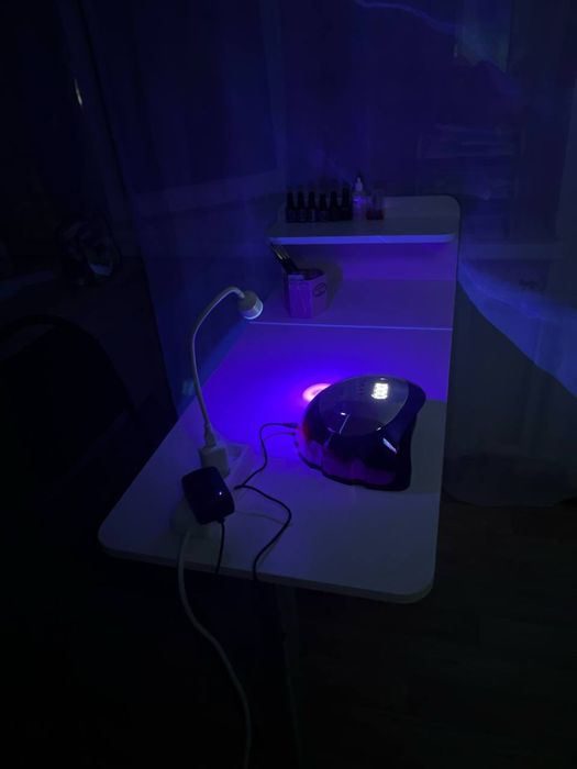 Продам стол для маникюра и лампу