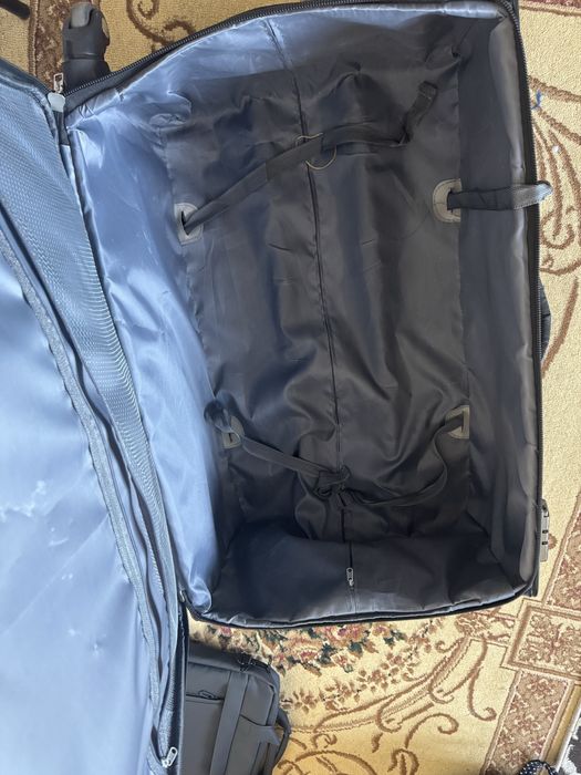 Большой кожный чемодан