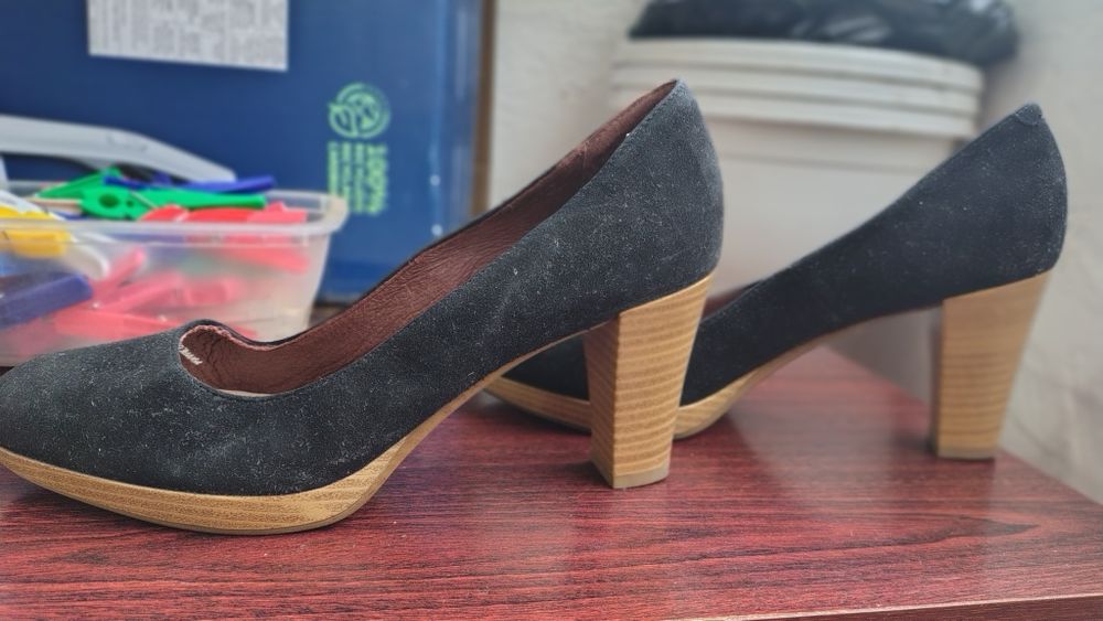 Vând pantofi piele întoarsă