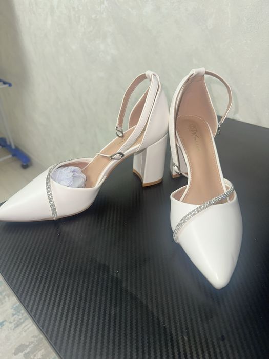 Свадебные новые туфли