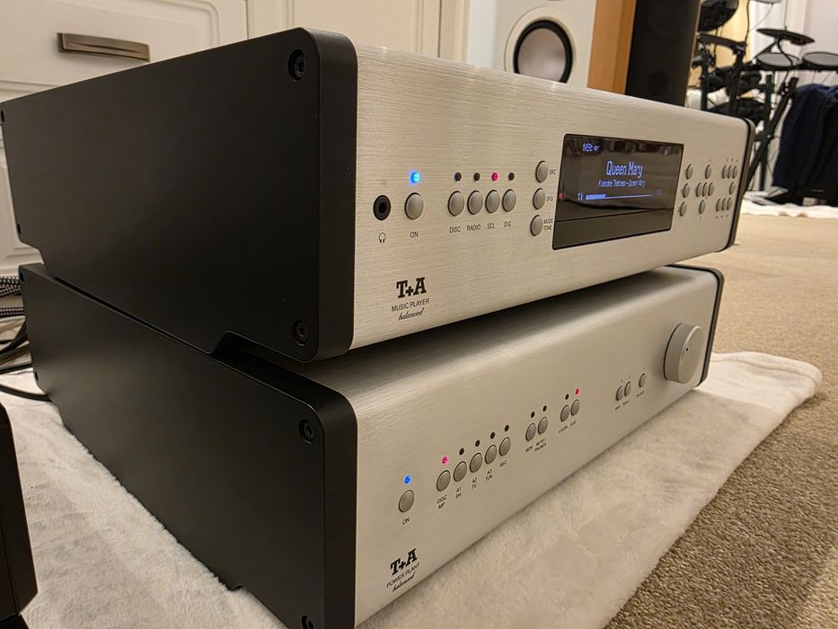 Vând un super sistem T+A Music Player Balanced și Power Plant Balanced