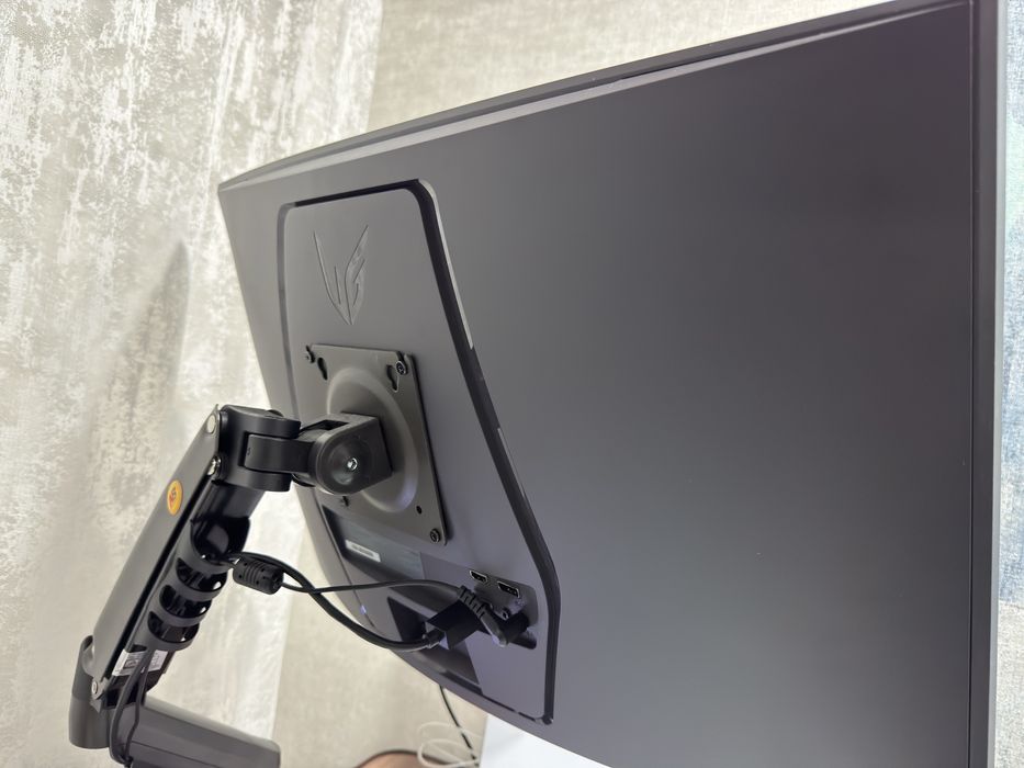 Монитор игровой.