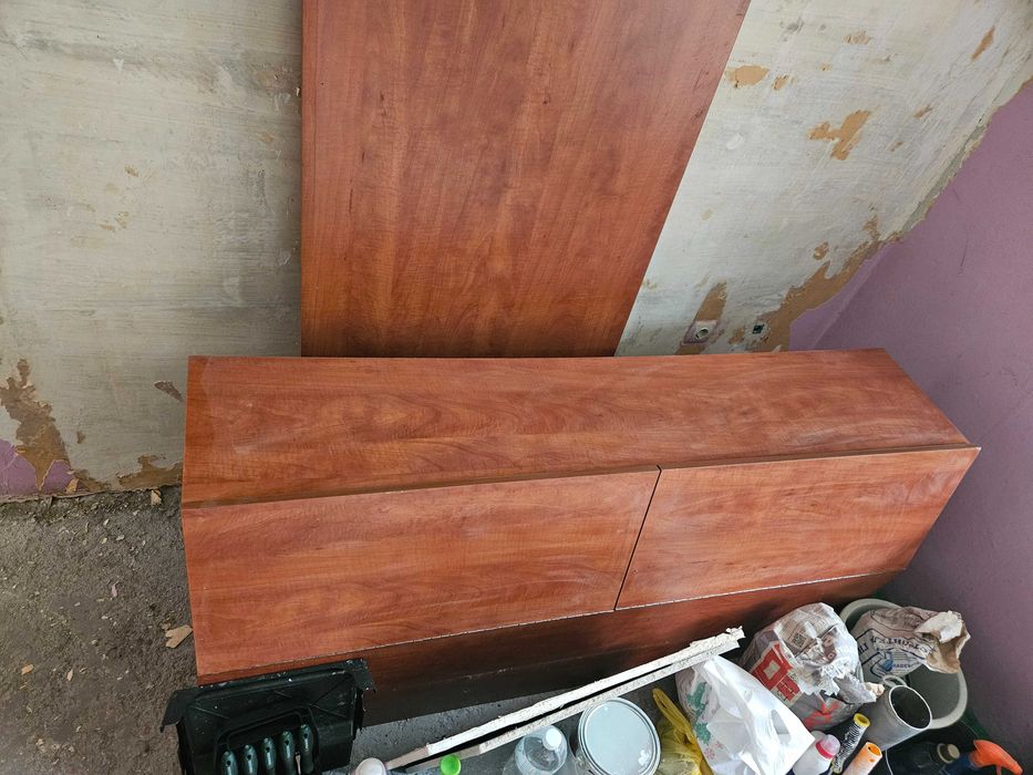 Спалня с матрак, скрин и табла