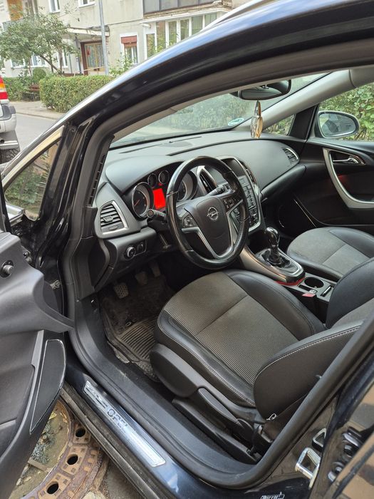 Vând Opel Astra J