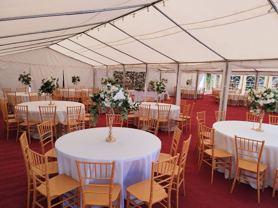 Închiriez Cort/Corturi Scaune Mese