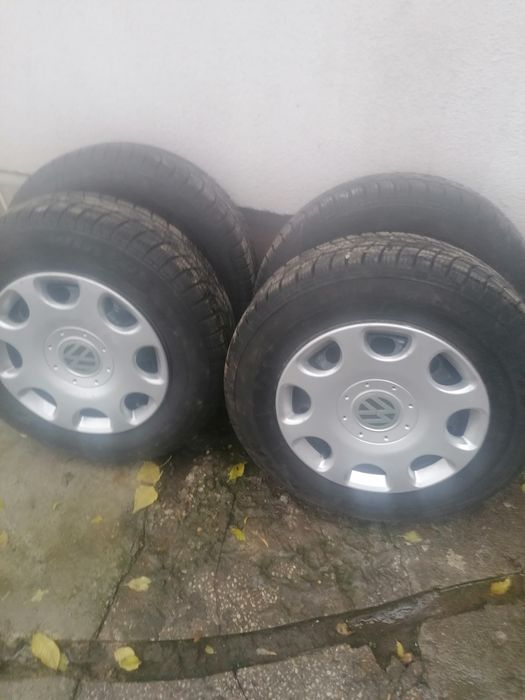 Vânt roți iarna golf 4 preț 500 lei capacele incluse în pret