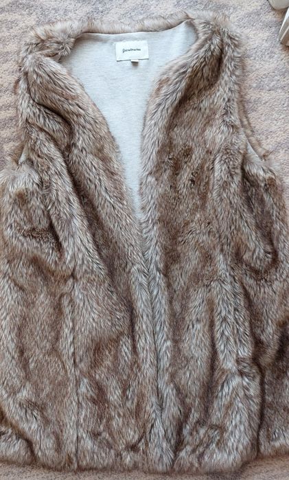 Vesta blana Stradivarius, M