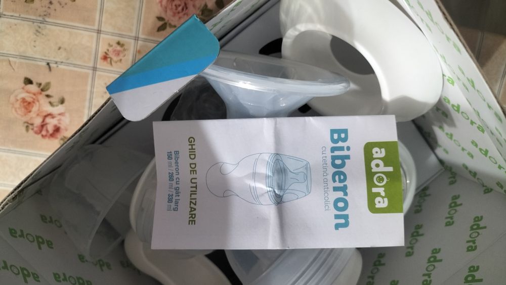 Vând pompă manuală de sân Adora