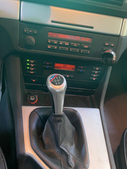 Продавам BMW-E39 520i