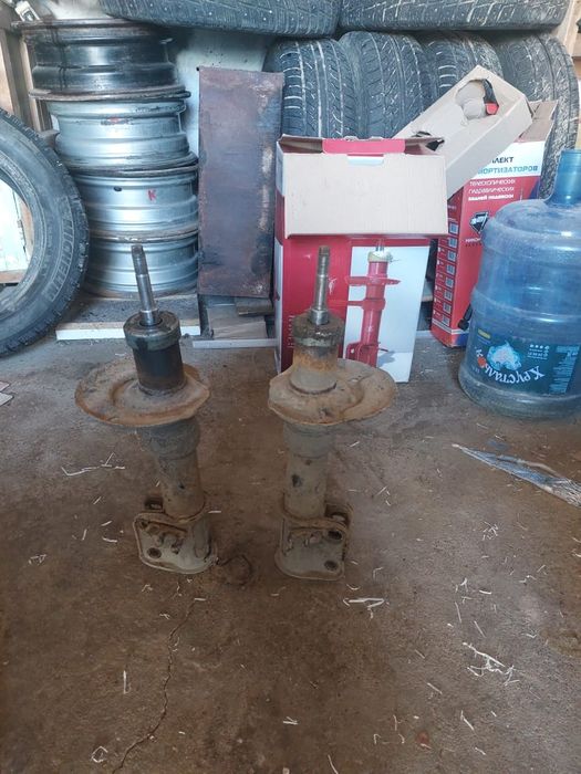 Продажа стоек от авто.