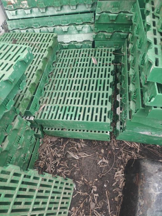 Grătare plastic pt  porci animale