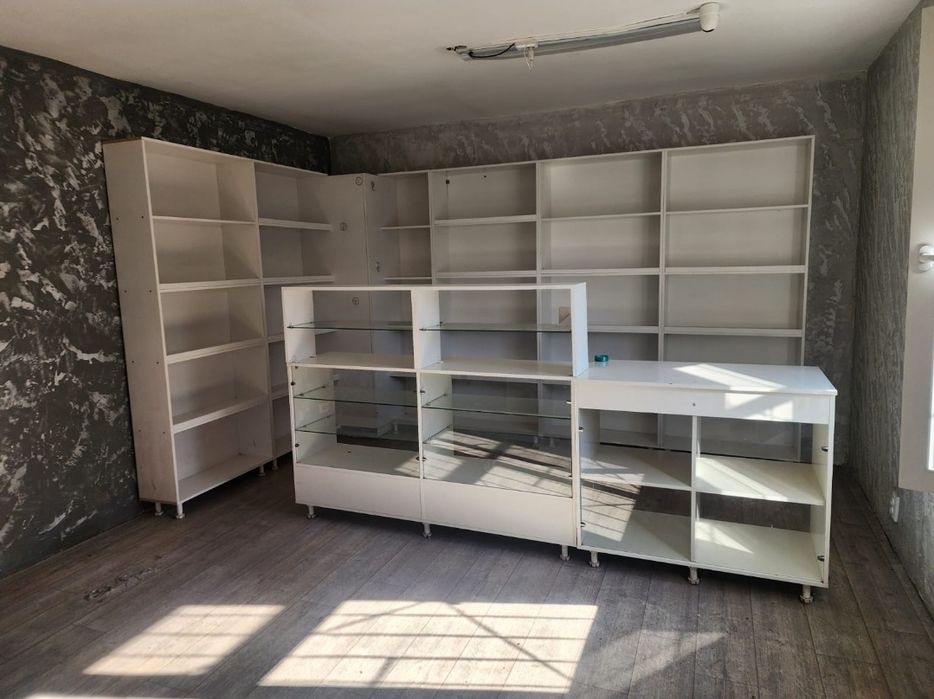 Магазинге полки касса