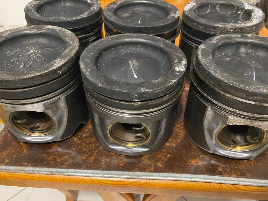 комплект поршней на Mercedes б/у