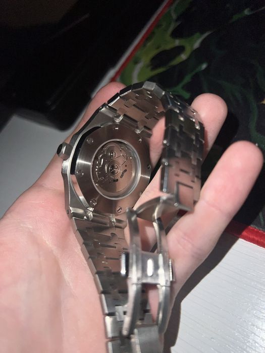 Ръчно сглабян автоматичен часовник