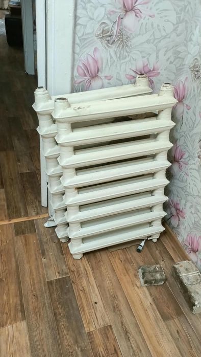 Продам б.у. чугунные батареи. 1000 тг за секцию. ДСР.  Самовывоз