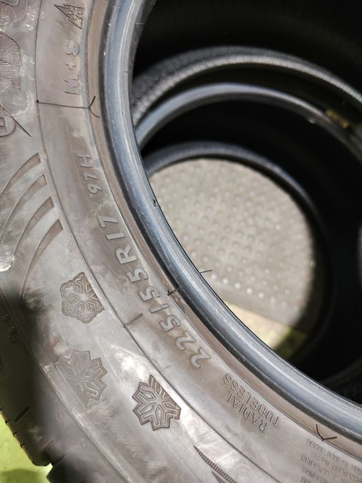 2 бр зимни 225/55/17 Dunlop 23г