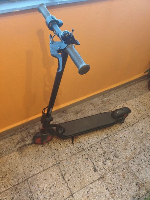 Продавам електрическа тротинетка Segway Ninebot ZING C20