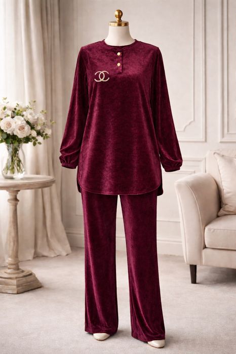 Ayollar Uchun Ikki Qismli Velur Kostyum