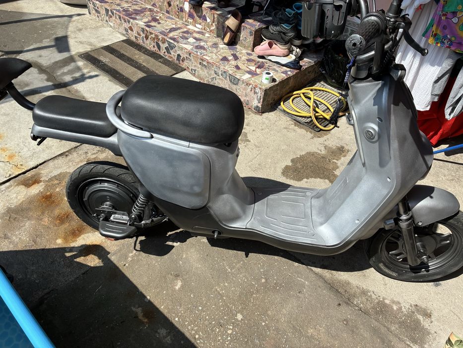 Am de vanzare.  Unu scuter eletrica.  La pret de 1600de lei
