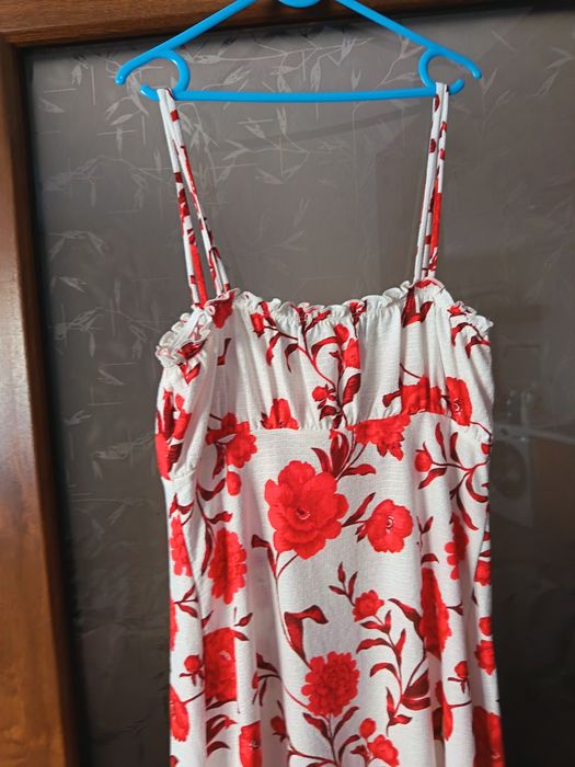 Rochie mărimea M dar recomand pentru mărimea S.