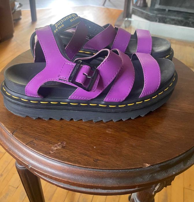 Дамски сандали Dr Martens, размер 39, малко носени. Отлични.